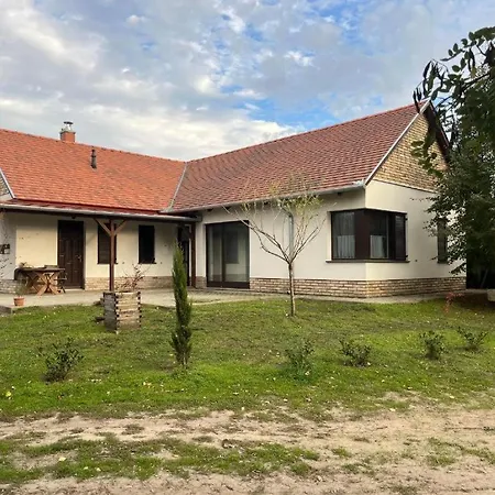 Lakner Lovarda Bacsalmas